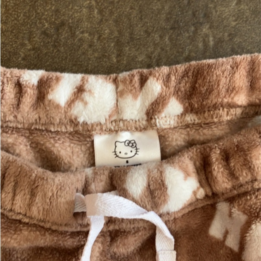 Hello Kitty PJ Set - Picture 2 of 3